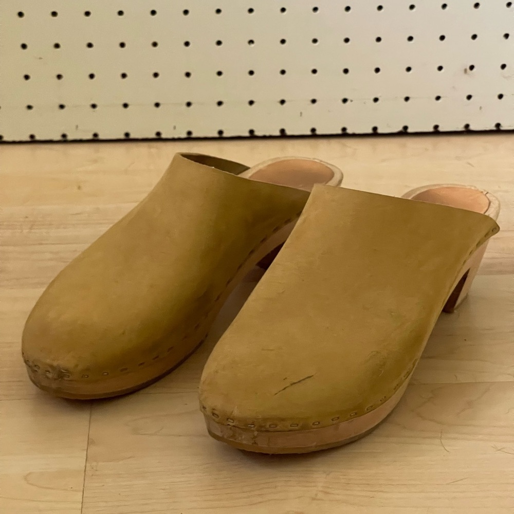 Bryr Clementine Clog in Fennel Nubuck Suede Leather